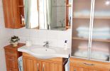 03 Altholzbad mit Vitrinenschrank.jpg