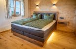 Schlafzimmer Stilgerecht eingerichtet.jpg